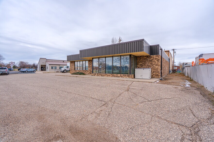 More Photos Of 1100 Basin Ave, Bismarck Flex For Sale