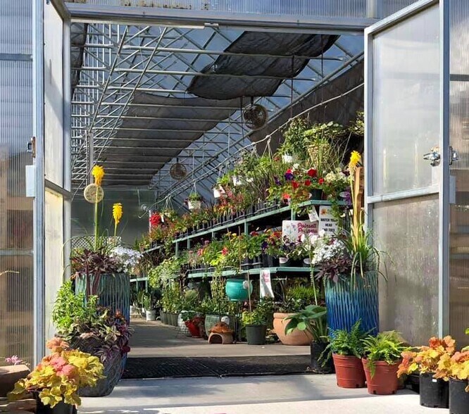 More Photos Of 117 2nd SE st, De Smet Garden Center For Sale