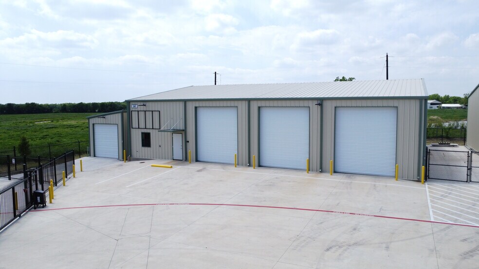 More Photos Of 16013 FM 429, Terrell Flex For Lease