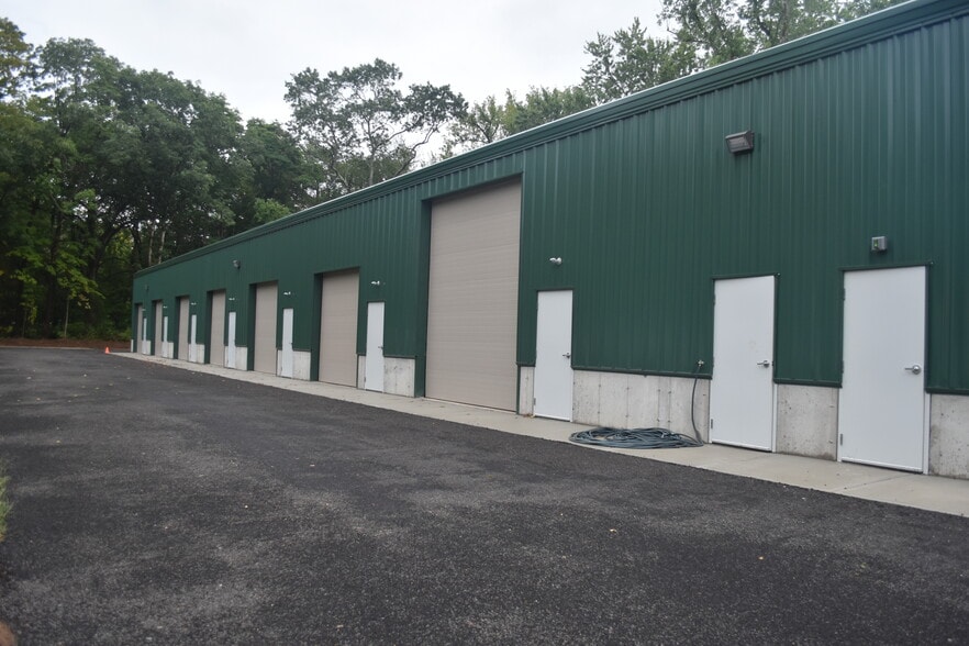 More Photos Of 15 East Summer St, Plantsville Industrial For Lease