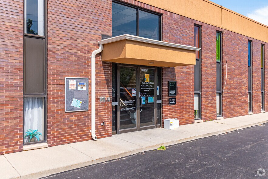 More Photos Of 1106 N Larkin Ave, Joliet Medical For Lease