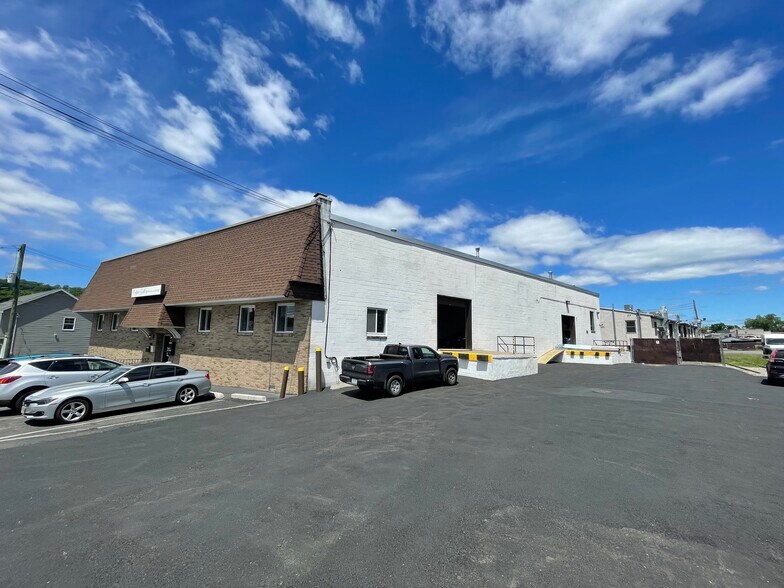 Primary Photo Of 27 Utter Ave, Hawthorne Manufacturing For Lease