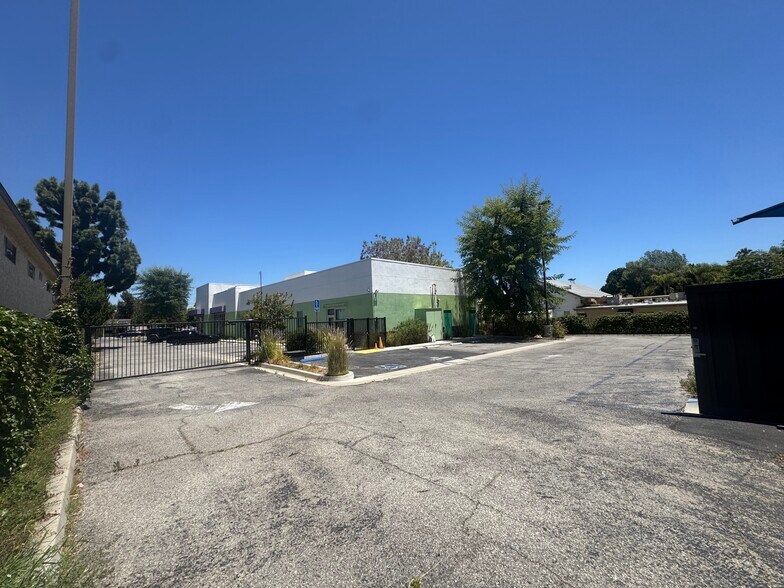More Photos Of 19436 Ventura Blvd, Tarzana Daycare Center For Lease