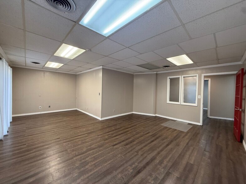 More Photos Of 2251 E Skelly Dr, Tulsa Medical For Lease