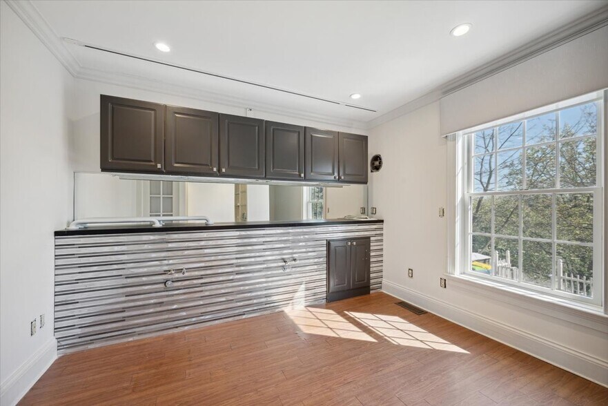 More Photos Of 108 S Finley Ave, Basking Ridge Storefront Retail Office For Lease