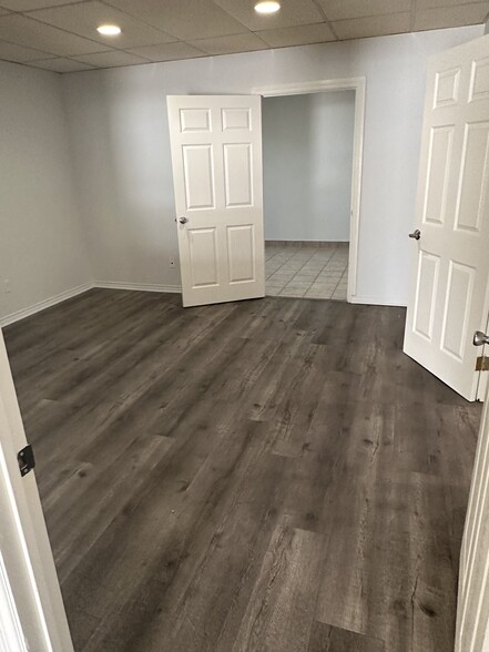 More Photos Of 658 Hawthorne St, Glendale Showroom For Lease