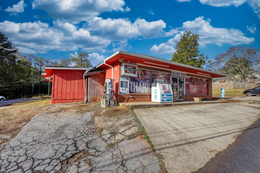 More Photos Of 247 Cannon Dr, Social Circle Restaurant For Sale