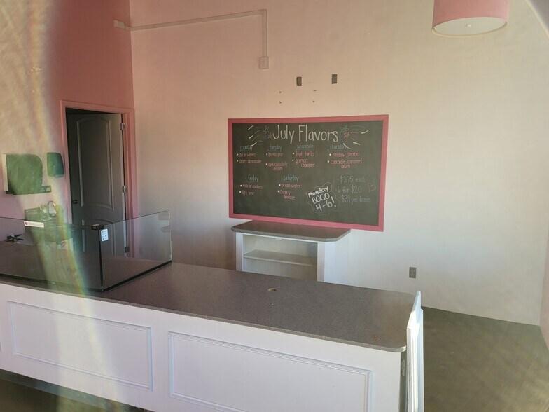 More Photos Of 6228-6238 Monticello Rd, Shawnee Freestanding For Lease