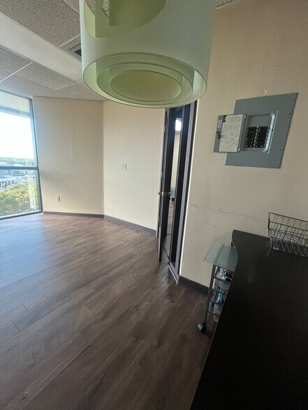 Primary Photo Of 5975 Sunset Dr, Miami Medical For Lease