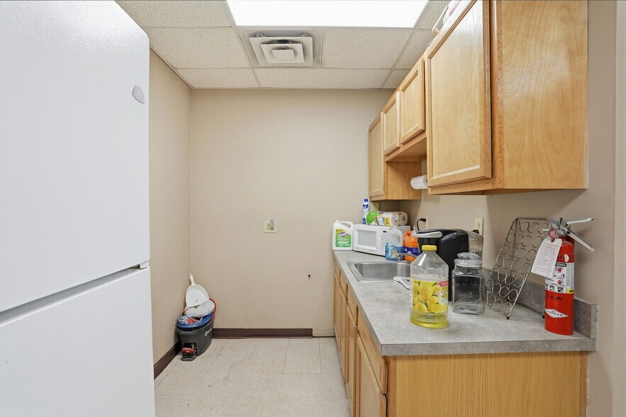 More Photos Of 237 Curtis St, Delaware Warehouse For Sale