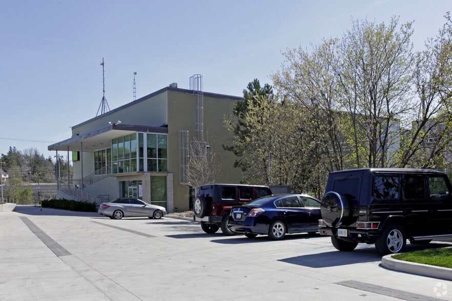 More Photos Of 247 Main St S, Newmarket Office For Lease