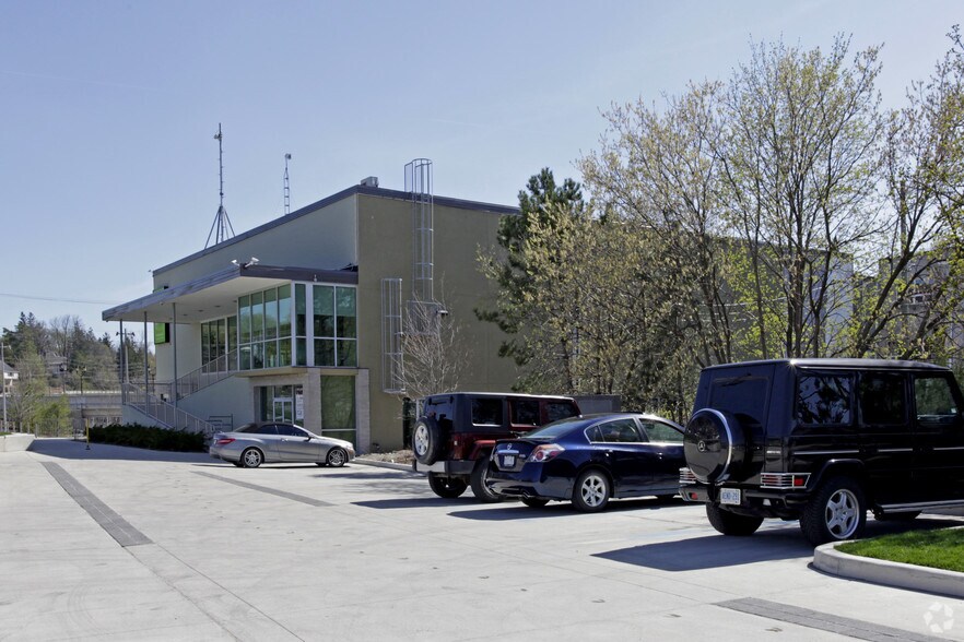 More Photos Of 352 Doug Duncan Dr, Newmarket Office For Lease