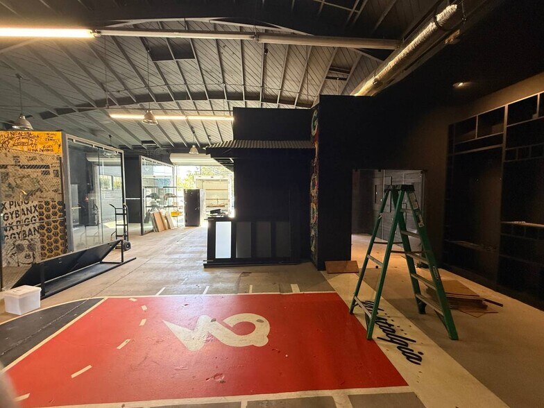 More Photos Of 2020 Placentia Ave, Costa Mesa Manufacturing For Lease