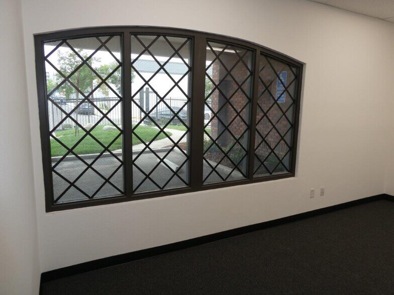 More Photos Of 1411 Railroad St, Glendale Warehouse For Lease