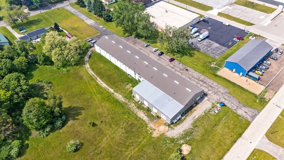 More Photos Of 207 Hawthorne Ave, Saint Joseph Warehouse For Sale