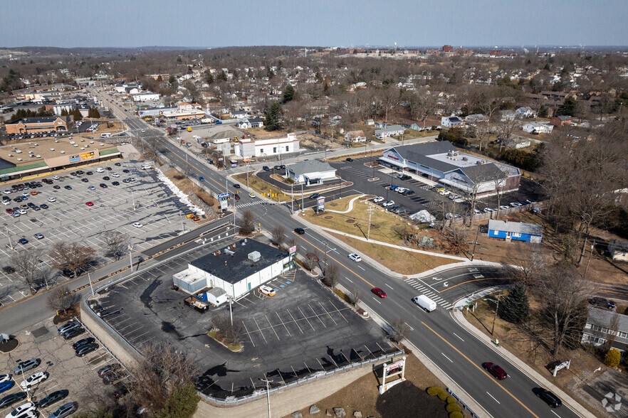 More Photos Of 1455 Oaklawn Ave, Cranston Restaurant For Lease