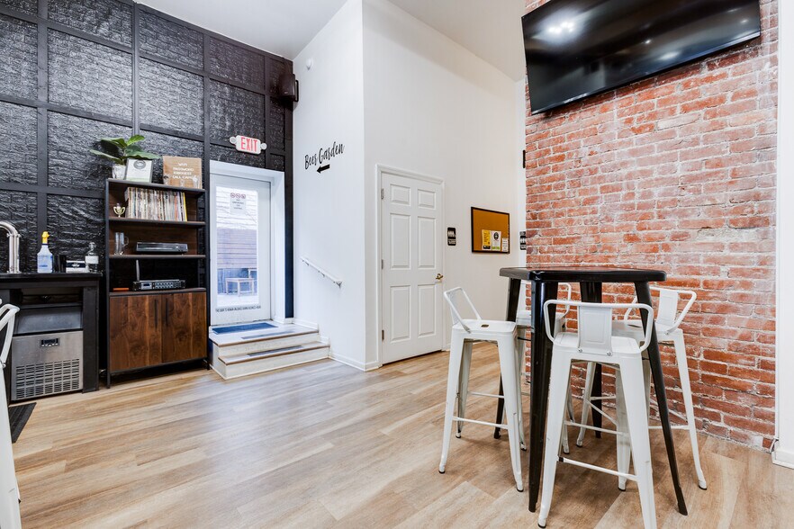 More Photos Of 827 E Warrington Ave, Pittsburgh Flex For Lease