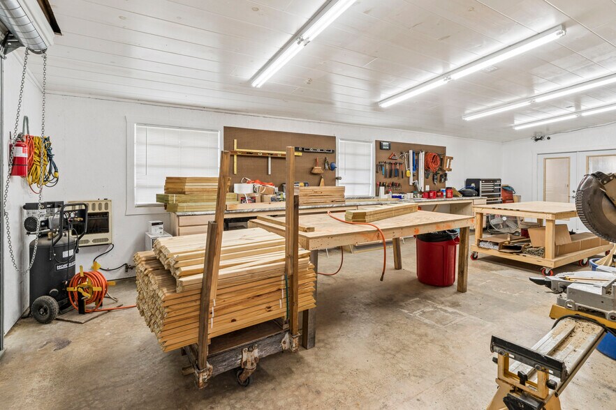 More Photos Of 3141 Highway 11 E, Telford Flex For Sale