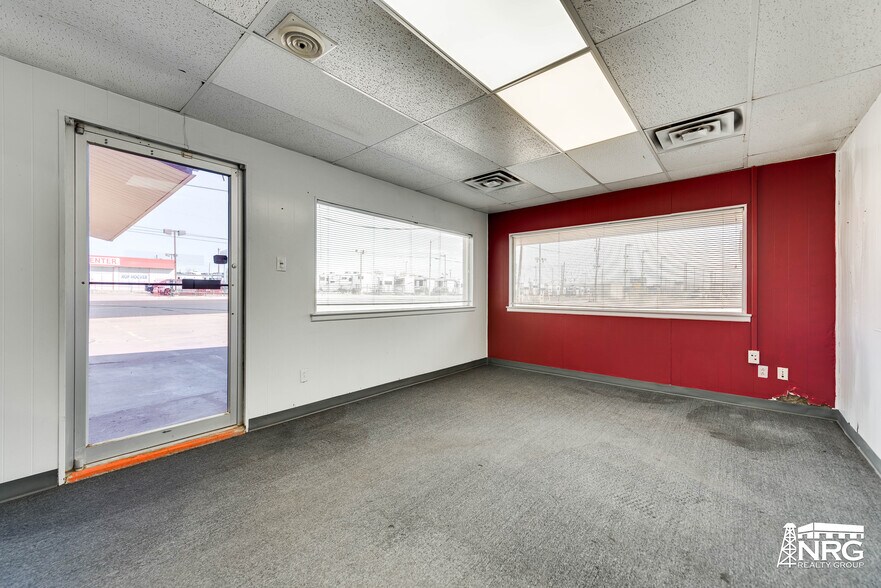 More Photos Of 1510 E 2nd St, Odessa Manufacturing For Lease