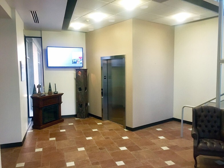 More Photos Of 2535 Brennan Ave, Fort Worth Office For Lease