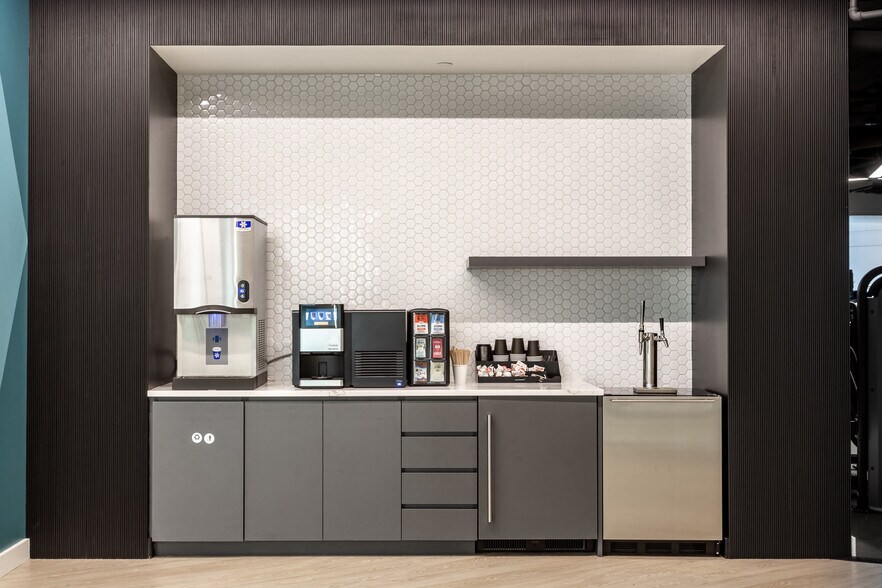More Photos Of 5335 Wisconsin Ave NW, Washington Office For Lease