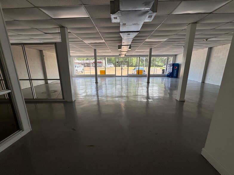 More Photos Of 303 Clinton Blvd, Clinton Storefront For Sale