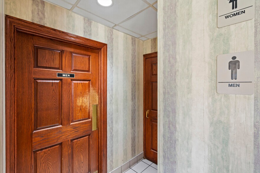 More Photos Of 2604 Custer St, Manitowoc General Retail For Sale