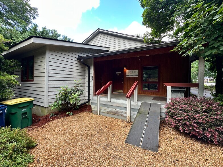 More Photos Of 2080 Prince Ave, Athens Medical For Lease