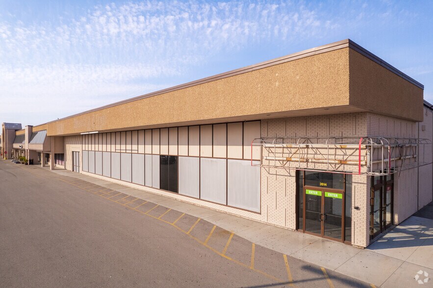 Primary Photo Of 2640 Golf Rd, Glenview Unknown For Lease