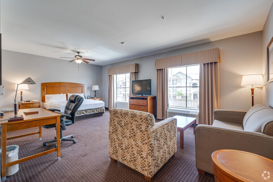 More Photos Of 14450 Park Row, Houston Hotel For Sale