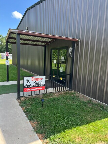 Primary Photo Of 7301 W 7th St, Texarkana Sports And Entertainment For Sale