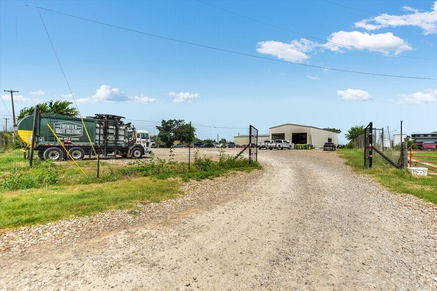 More Photos Of 204 FM 696, Elgin Light Manufacturing For Sale
