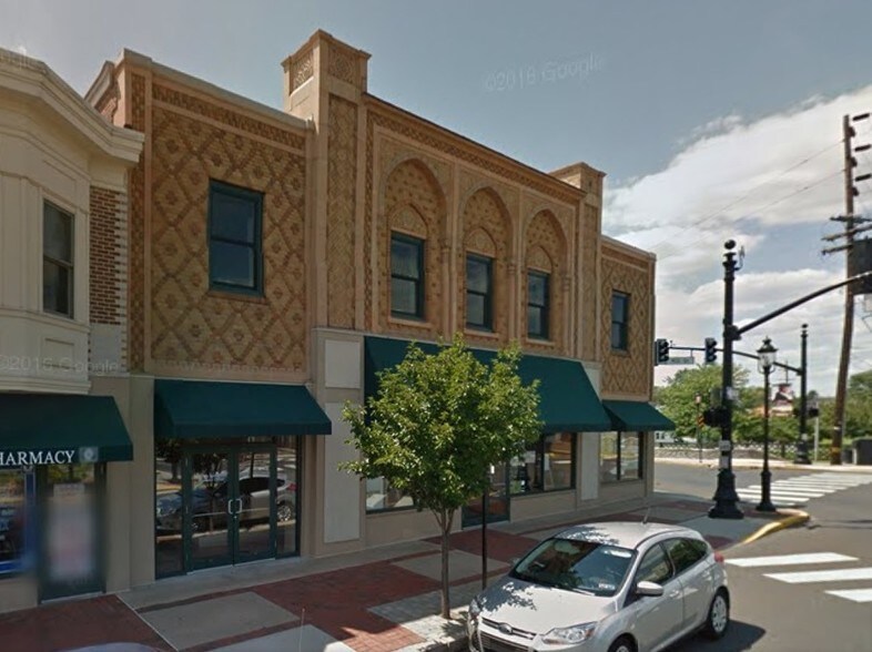 More Photos Of 422 Mill St, Bristol Office For Sale