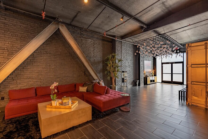 More Photos Of 5437 Satsuma Ave, North Hollywood Warehouse For Lease