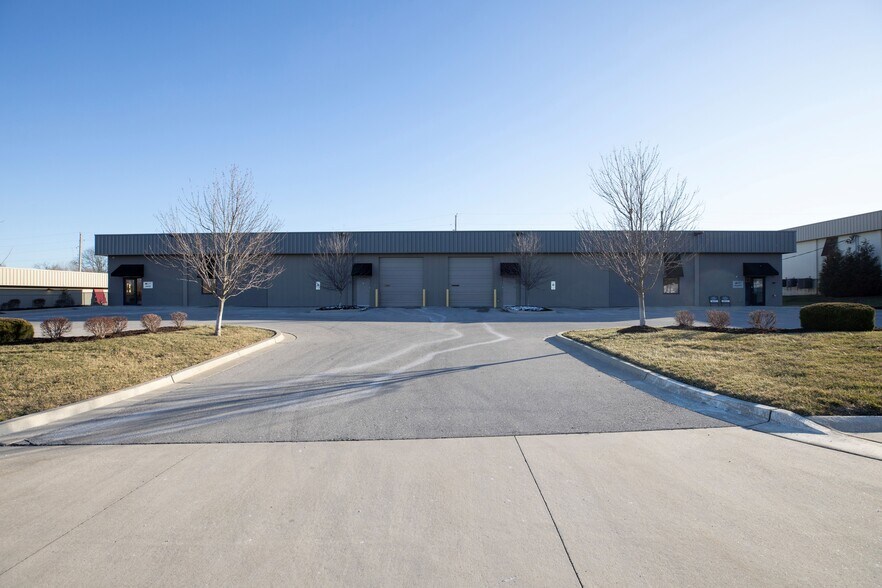 More Photos Of 71 SE 29th Ter, Lee's Summit Office For Lease
