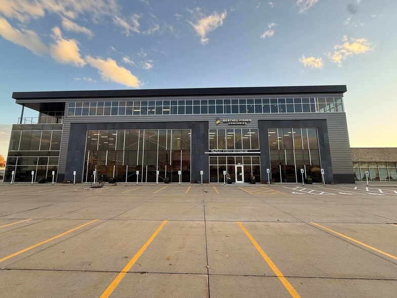 Primary Photo Of 4201 42nd St NE, Cedar Rapids Office For Lease