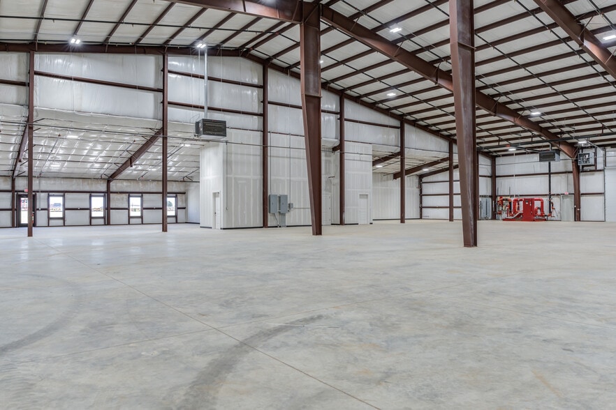 More Photos Of 8111 Patel Dr, Wolfforth Distribution For Sale