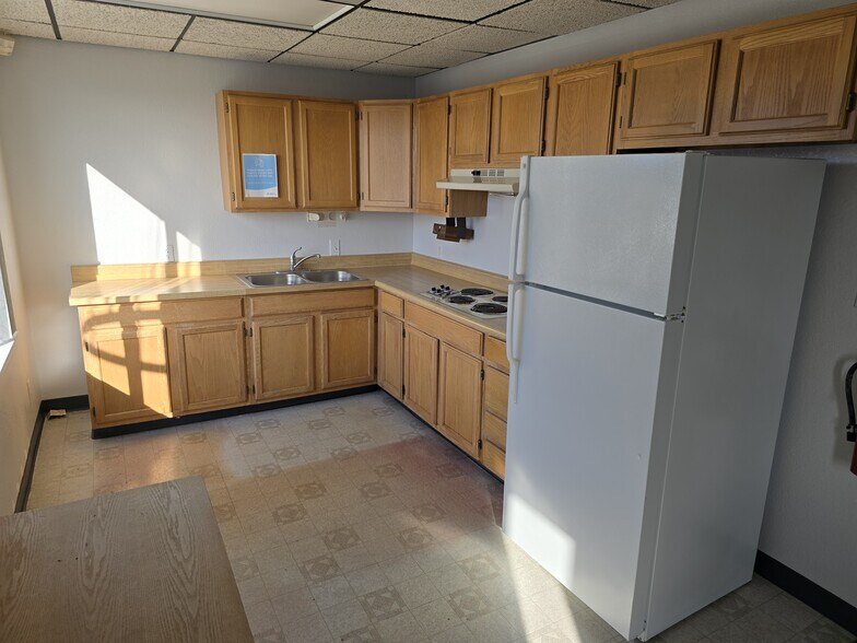 More Photos Of 321 5th St, Hollister Office For Sale