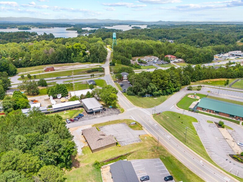 More Photos Of 735 N Townville St, Seneca Medical For Sale