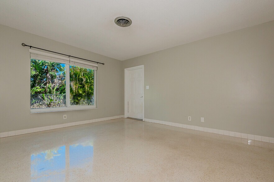 More Photos Of 321 SE 1st Ave, Pompano Beach Multifamily For Sale