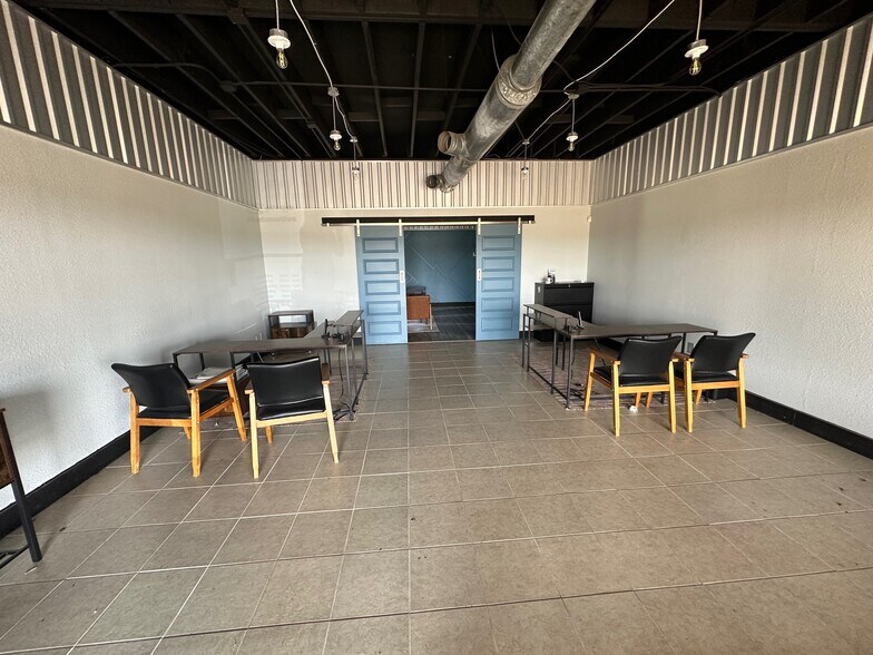 More Photos Of 3111 S Travis St, Sherman Distribution For Lease