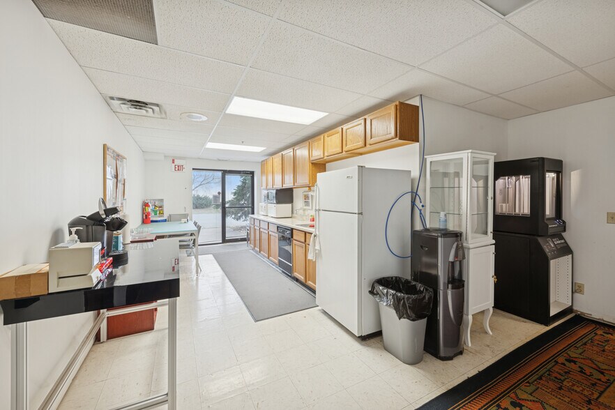 More Photos Of 1 Premier Dr, Long Lake Manufacturing For Sale