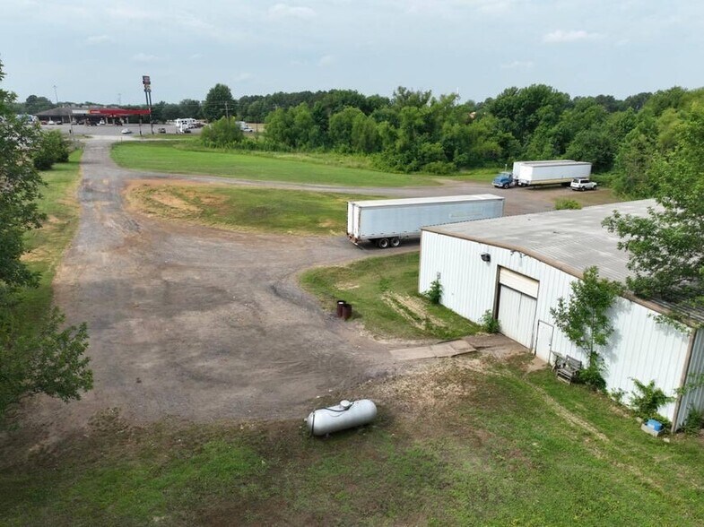 More Photos Of 40 Bradley Cove rd, Russellville Flex For Sale