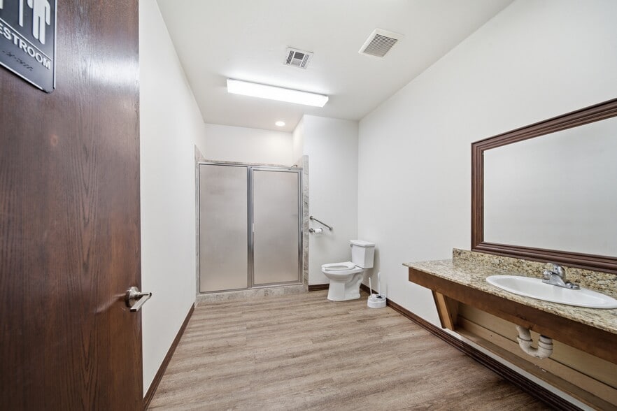 More Photos Of 370690 E Old Highway 64, Cleveland Office For Sale