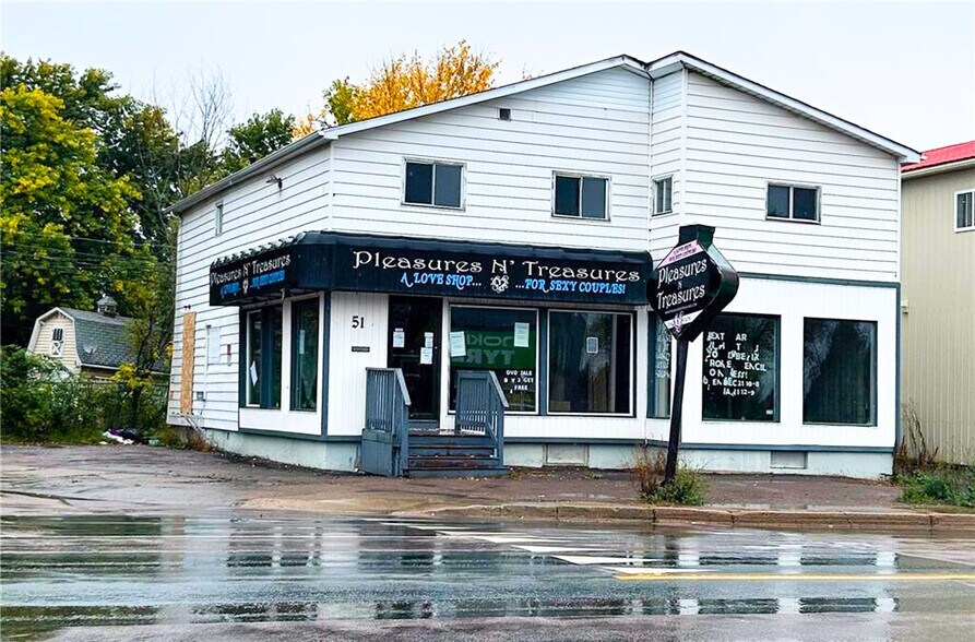 More Photos Of 651 Mountain Rd, Moncton Storefront For Sale