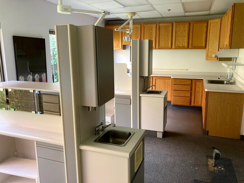 More Photos Of 1535 Lake Cook Rd, Northbrook Unknown For Lease