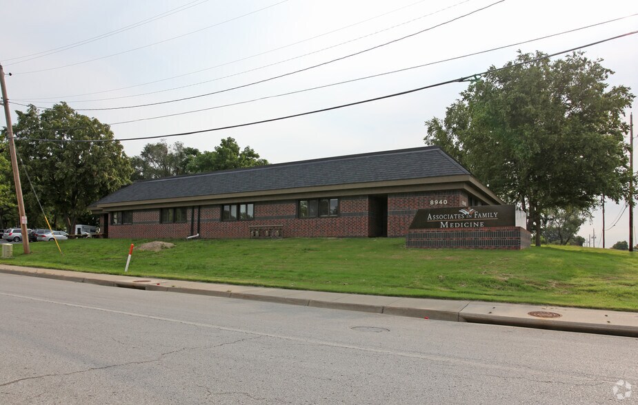 Primary Photo Of 8940 State Ave, Kansas City Medical For Sale