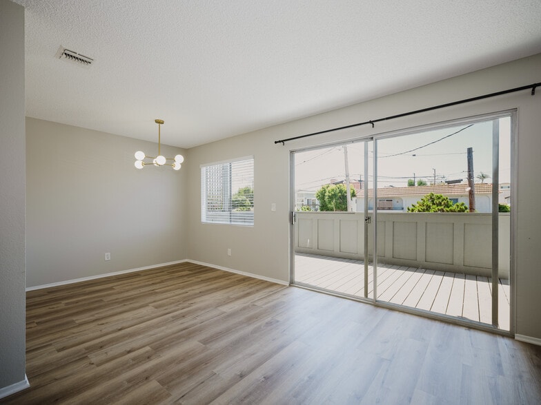 More Photos Of 1918 Canal St, Venice Apartments For Sale