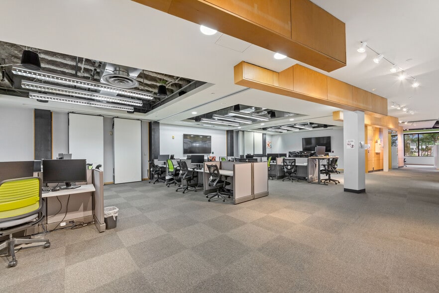 More Photos Of 214 Jefferson St, Lafayette Office For Sale