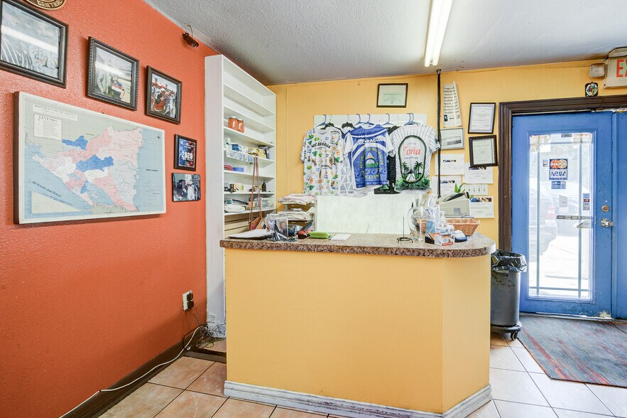 More Photos Of 412 S 8th St, South Houston Flex For Sale
